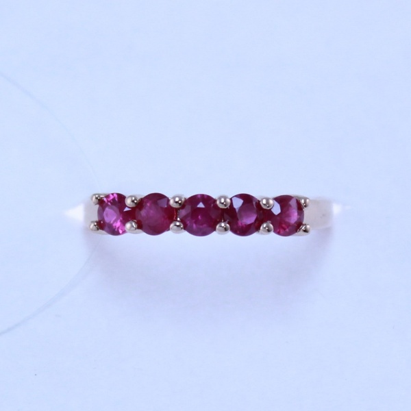 Кольцо из красного золота с рубинами